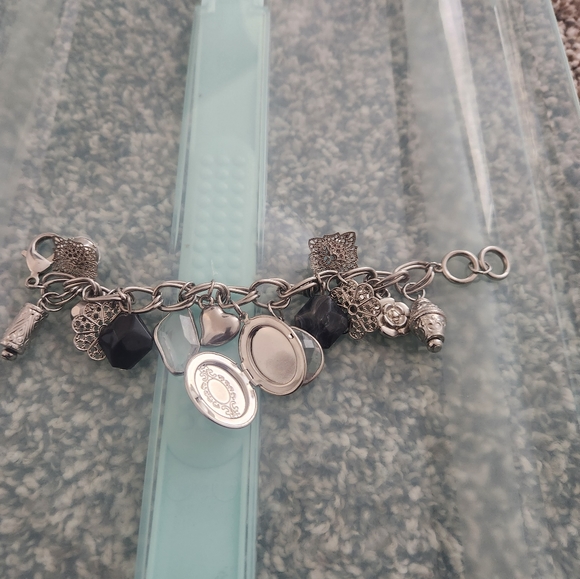 Jewelry - Picture 5 of 5